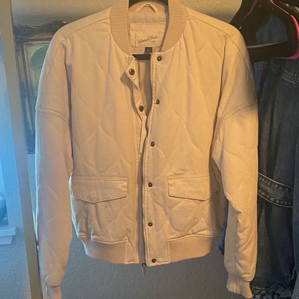 Universal Thread Off-White Quilted Puffer Jacket bomber style